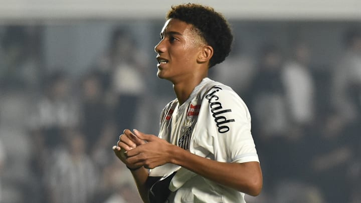 Robinho Jr. é uma das revelações recentes do Peixe Robinho Jr. é uma das revelações recentes do Peixe