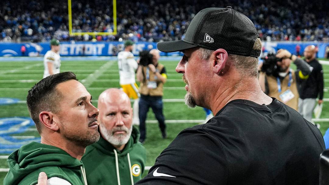 Detroit Lions head coach Dan Campbell, right, shakes hands with Green Bay Packers head coach Matt LaFleur after 31-24 loss at Ford Field in Detroit on Thursday, Nov. 27, 2025.