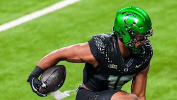 Tight end Kenyon Sadiq scored two touchdowns in Oregon's 45-37 win over Penn State in the Big Ten Championship.