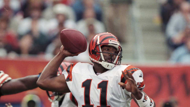 Oct 10, 1999; Cleveland, OH, USA; Cincinnati Bengals quarterback Akili Smith (11) throws in the pocket during the game agains