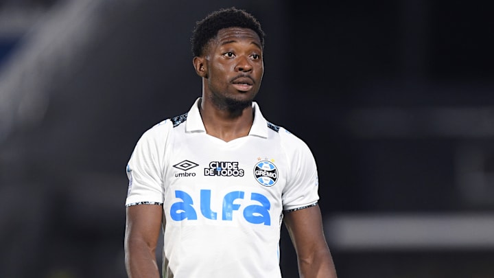 Amuzu é um dos atacantes titulares do Grêmio Amuzu é um dos atacantes titulares do Grêmio