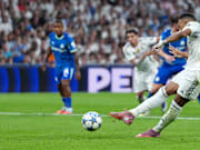 Kylian Mbappé, buteur sur penalty avec le Real Madrid contre l'OM mardi soir en Ligue des Champions