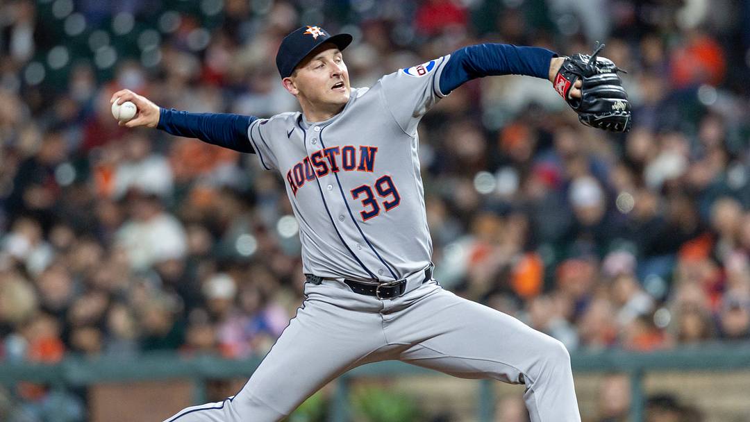 Houston Astros pitcher Hayden Wesneski (39) throws a pitch on the road. 