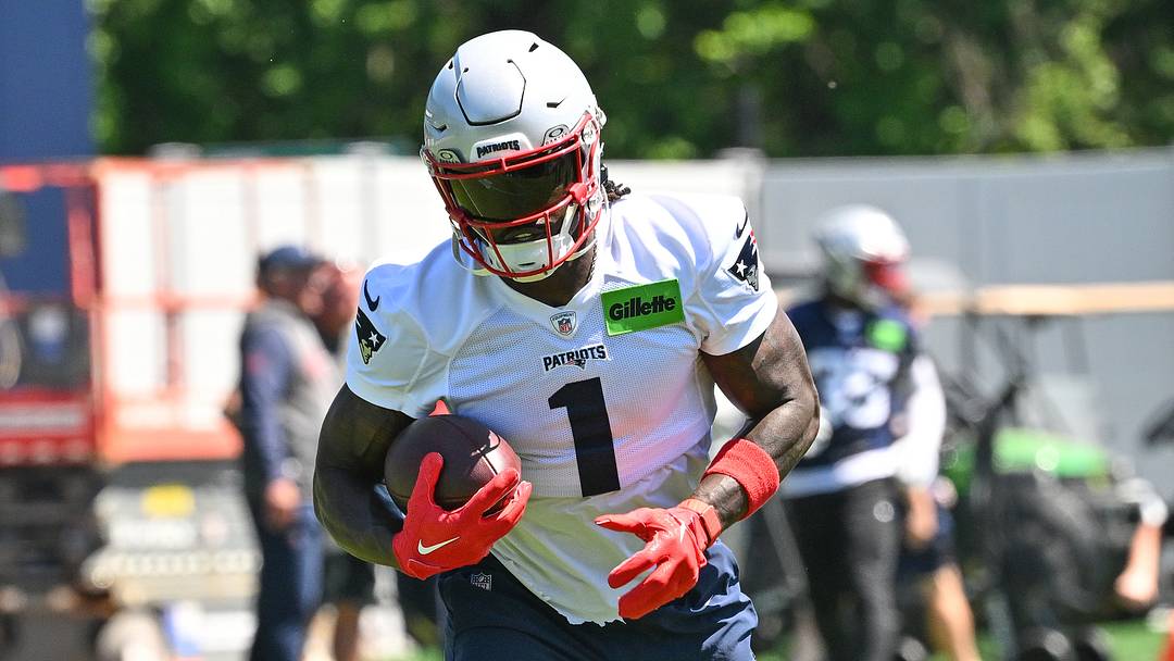 Jun 9, 2026; Foxborough, MA, USA; New England Patriots wide receiver A.J. Brown (1) runs after the catch at minicamp at Gillette Stadium. Mandatory Credit: Eric Canha-Imagn Images Jun 9, 2026; Foxborough, MA, USA; New England Patriots wide receiver A.J. Brown (1) runs after the catch at minicamp at Gillette Stadium. Mandatory Credit: Eric Canha-Imagn Images