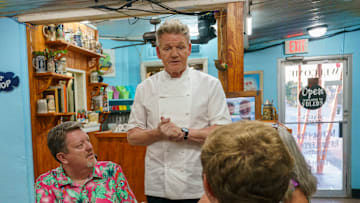 Kitchen Nightmares: Gordon Ramsay with customers in the “Voleos” episode of Kitchen Nightmares airing Tuesday, Jan. 21 (8:00-9:00 PM ET/PT) on FOX. CR: FOX. ©2025 FOX Media LLC.