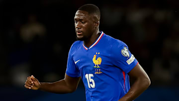 Ibrahima Konaté est le capitaine des Bleus. Ibrahima Konaté est le capitaine des Bleus.