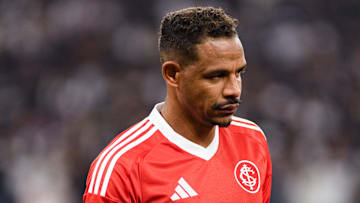 Volante de 35 anos tem contrato apenas até dezembro com o Inter
