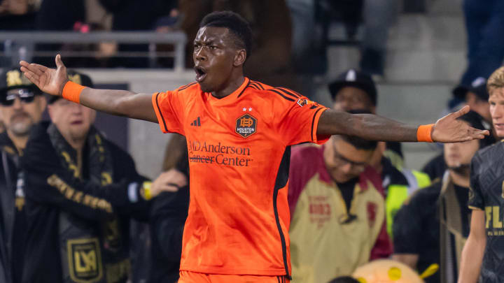 El defensa zimbabuense Teenage Hadebe vuelve a la MLS con el FC Cincinnati tras su paso por el Konyaspor de Turquía.