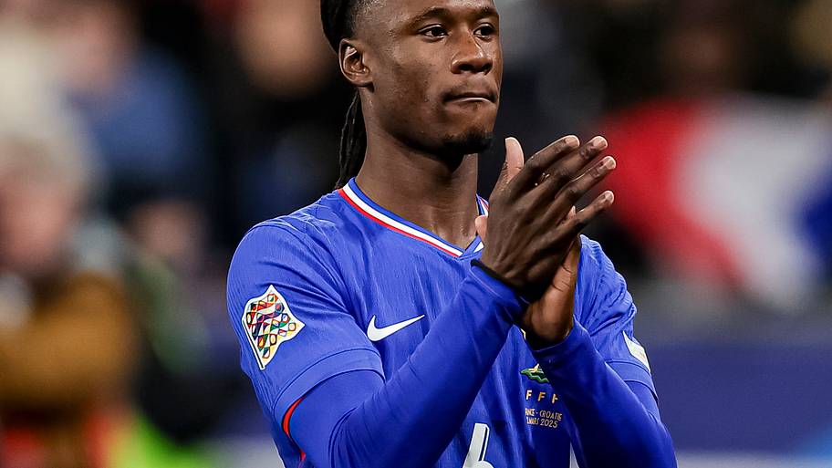 Eduardo Camavinga clapping.