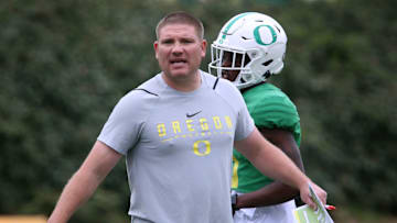 Oregon defensive coordinator Tosh Lupoi directs practice March 29, 2022.