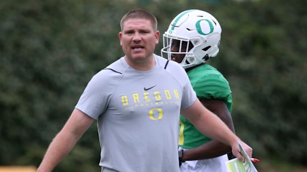 Oregon defensive coordinator Tosh Lupoi directs practice March 29, 2022.