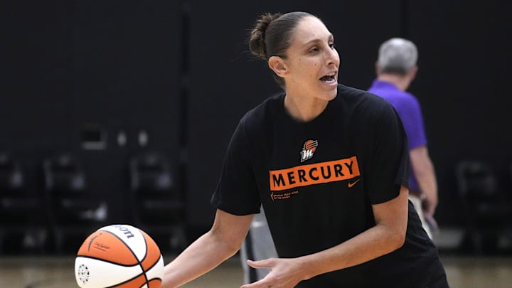 Apr 21, 2022; Phoenix, Arizona, USA; Phoenix Mercury guard Diana Taurasi works out during training camp at Verizon 5G Performance Center. Mandatory Credit: Cheryl Evans/The Republic via USA TODAY NETWORK Apr 21, 2022; Phoenix, Arizona, USA; Phoenix Mercury guard Diana Taurasi works out during training camp at Verizon 5G Performance Center. Mandatory Credit: Cheryl Evans/The Republic via USA TODAY NETWORK