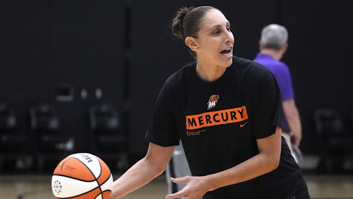 Apr 21, 2022; Phoenix, Arizona, USA; Phoenix Mercury guard Diana Taurasi works out during training camp at Verizon 5G Performance Center. Mandatory Credit: Cheryl Evans/The Republic via USA TODAY NETWORK Apr 21, 2022; Phoenix, Arizona, USA; Phoenix Mercury guard Diana Taurasi works out during training camp at Verizon 5G Performance Center. Mandatory Credit: Cheryl Evans/The Republic via USA TODAY NETWORK
