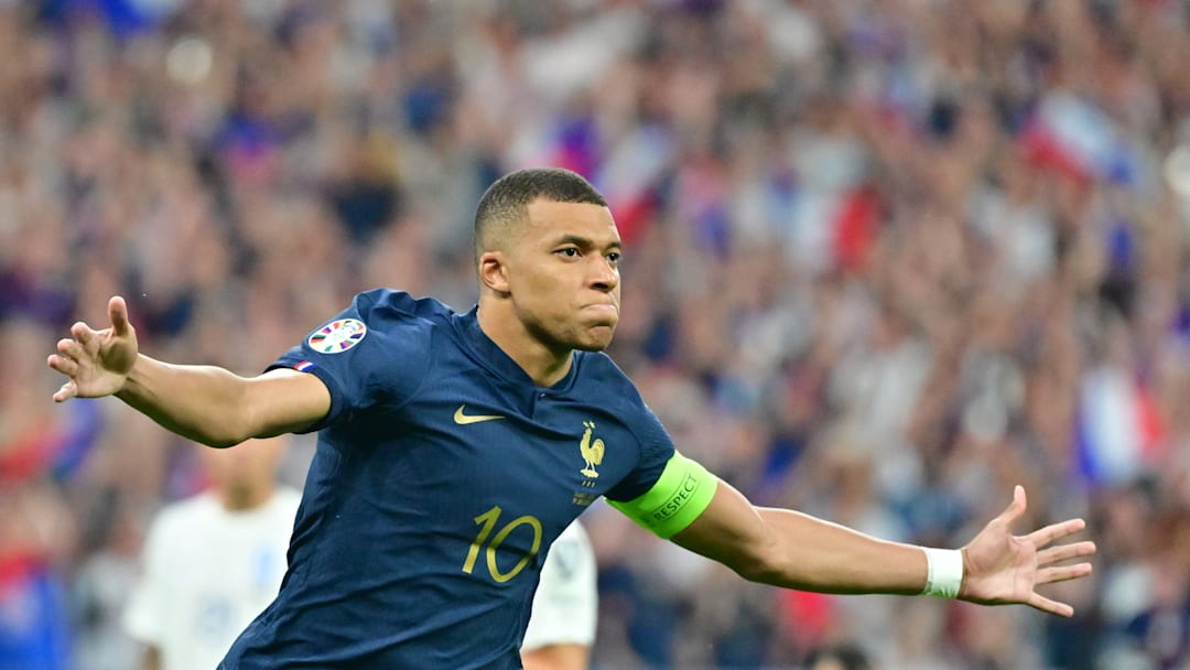 巴黎圣日尔曼就续约事宜向姆巴佩发出最后的警告。