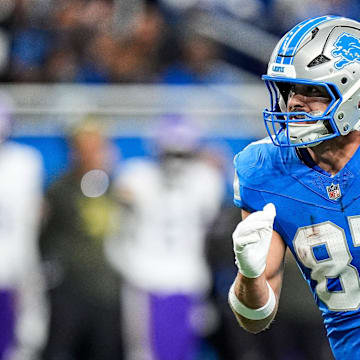 Detroit Lions tight end Sam LaPorta makes a catch against the Minnesota Vikings.