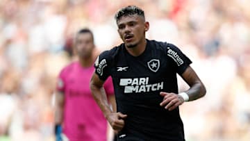 Tiquinho Soares se lesionou no primeiro tempo contra o Bragantino
