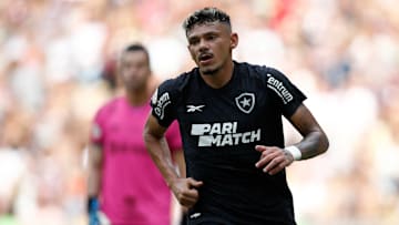 Tiquinho Soares deixou sua marca no clássico contra o Fluminense Tiquinho Soares deixou sua marca no clássico contra o Fluminense