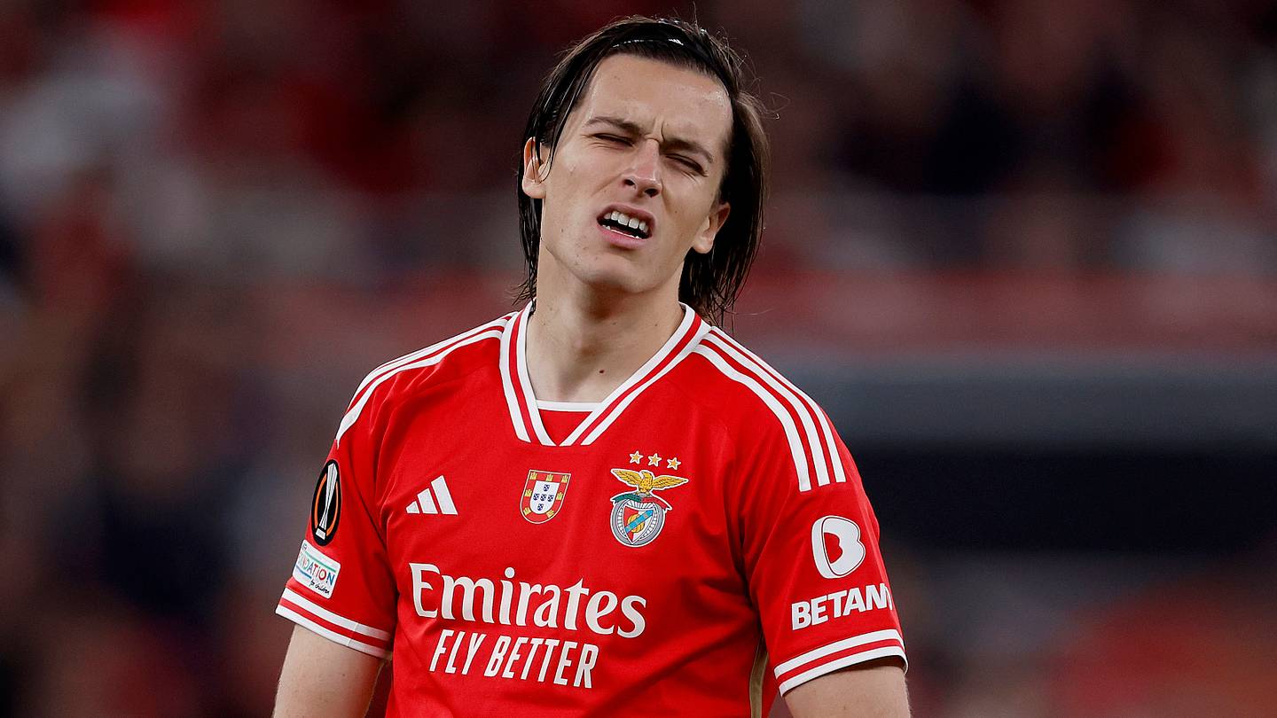 Man Utd complete first summer sale as defender seals exit - Vimarsana News