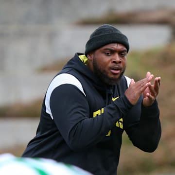 Oregon offensive line coach A'lique Terry leads a workout during spring practice with the Ducks in Eugene, Ore. Thursday, April, 13, 2023.

Sports Oregon Spring Practice