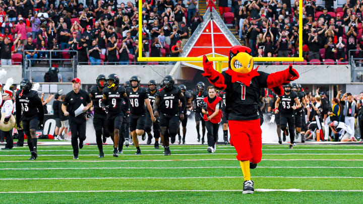 Louisville football mascot Louie