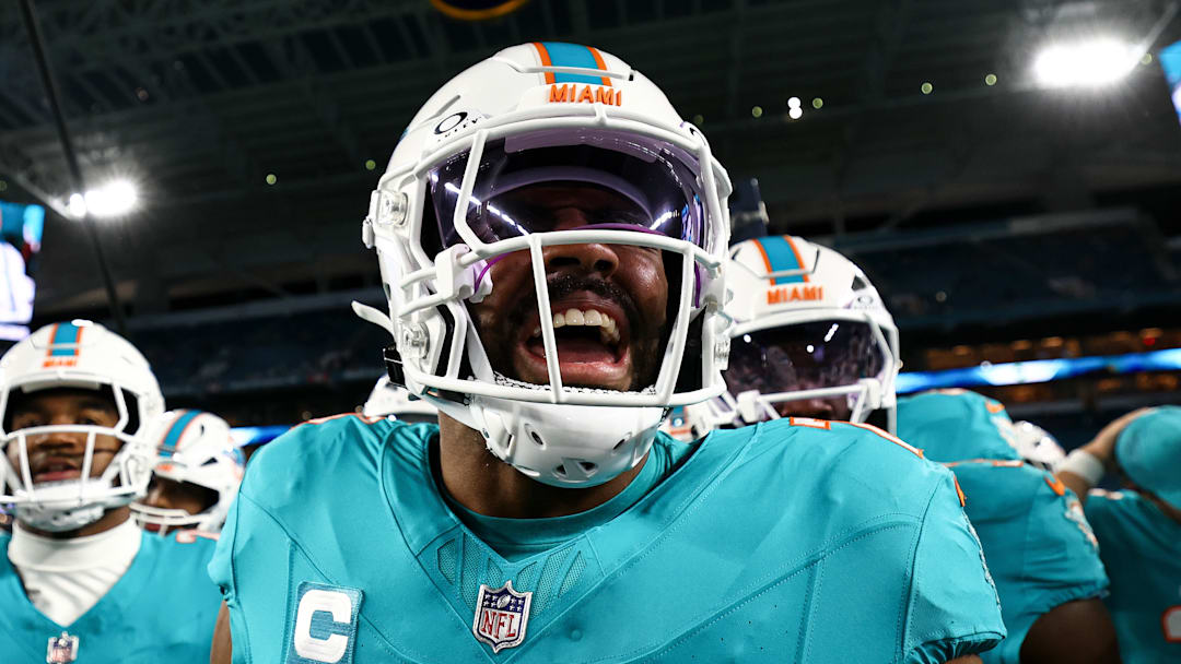 Miami Dolphins linebacker Jordyn Brooks