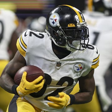 Dec 4, 2022; Atlanta, Georgia, USA; Pittsburgh Steelers wide receiver Steven Sims (82) runs against the Atlanta Falcons in the first quarter at Mercedes-Benz Stadium. Mandatory Credit: Brett Davis-Imagn Images