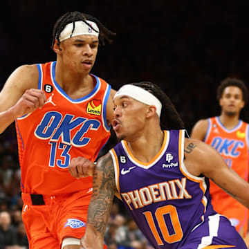 Phoenix Suns guard Damion Lee drives to the basket against Oklahoma City Thunder forward Ousmane Dieng