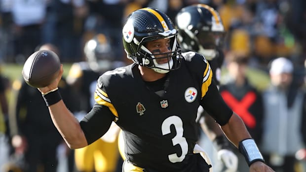 russell-wilson=steelers-throwing