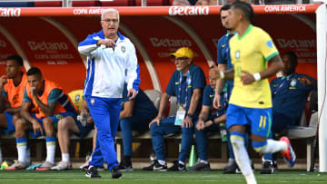Dorival Júnior precisa repensar estratégias na Seleção Brasileira