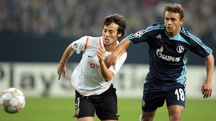 Rafinha als Schalke-Profi im CL-Duell mit David Silva und dem C.F. Valencia