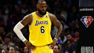 Lakers volvieron a perder y siguen en crisis