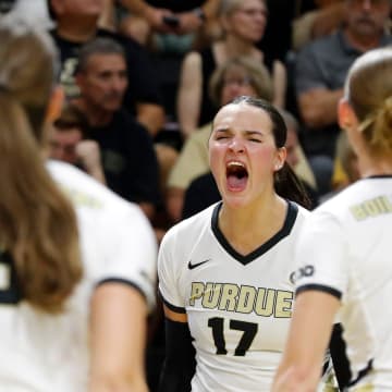 Purdue Boilermakers Eva Hudson (17) celebrates with teammates 