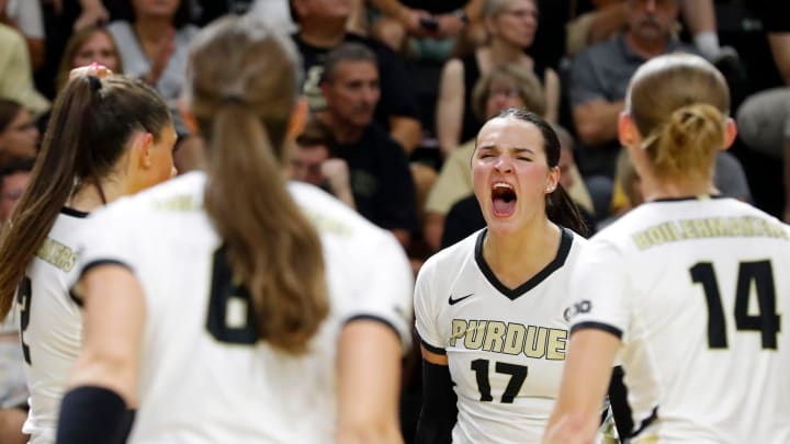 Purdue Boilermakers Eva Hudson (17) celebrates with teammates 