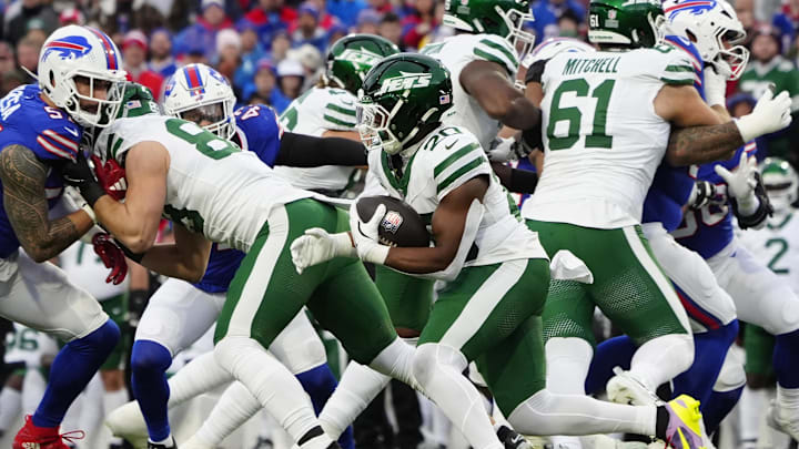 New York Jets running back Breece Hall (20) runs with the ball against the Buffalo Bills during the first half