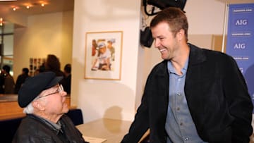 Dodgers second baseman Jeff Kent, right, speaks with Duke Snider at press conference to announce Kent's retirement at Dodger Stadium on Jan. 22, 2009.