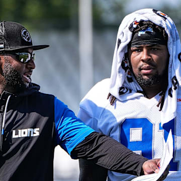 Detroit Lions defensive coordinator Kelvin Sheppard, left, talk to defensive tackle Tyleik Williams (91) 