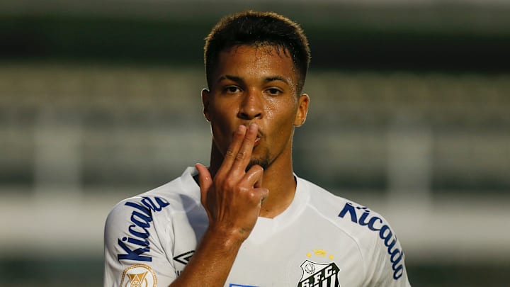 Marcos Leonardo relembra passagem pelo Santos Marcos Leonardo relembra passagem pelo Santos