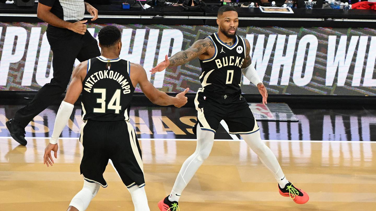 Bucks' Damian Lillard, Giannis Antetokounmpo Both in Jeopardy of Missing Bulls Game