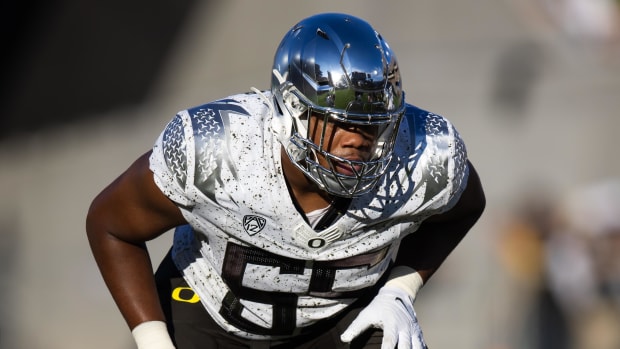  Oregon Ducks offensive lineman Ajani Cornelius (65) against the Arizona State 