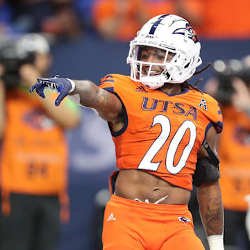 Sep 15, 2023; San Antonio, Texas, USA; UTSA Roadrunners running back Robert Henry (20) celebrates after his touchdown against the Army Black Knights during the first half at the Alamodome. Mandatory Credit: Danny Wild-Imagn Images