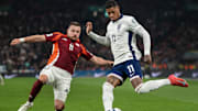 Atacante do Barcelona, Rashford deve começar entre os 11