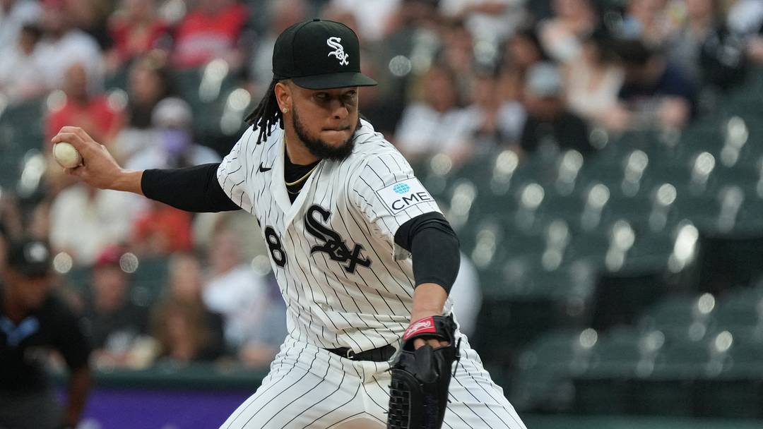 Aug 12, 2026; Chicago, Illinois, USA; Chicago White Sox pitcher Luis Castillo (58) throws the ball against the Cincinnati Reds during the first inning at Rate Field. Mandatory Credit: David Banks-Imagn Images