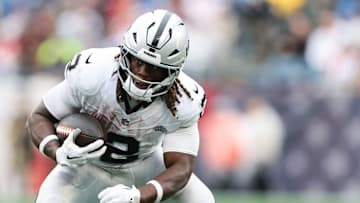 Ashton Jeanty scored, but it was Geno Smith and the Raiders' passing attack that kept the offense humming against the Patriots