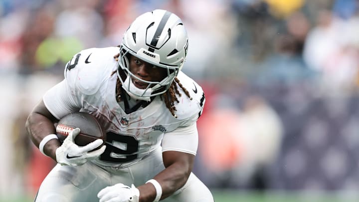 Ashton Jeanty scored, but it was Geno Smith and the Raiders' passing attack that kept the offense humming against the Patriots