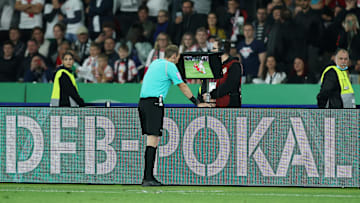 Wird der VAR im DFB-Pokal bald schon früher zum Einsatz kommen als bisher?