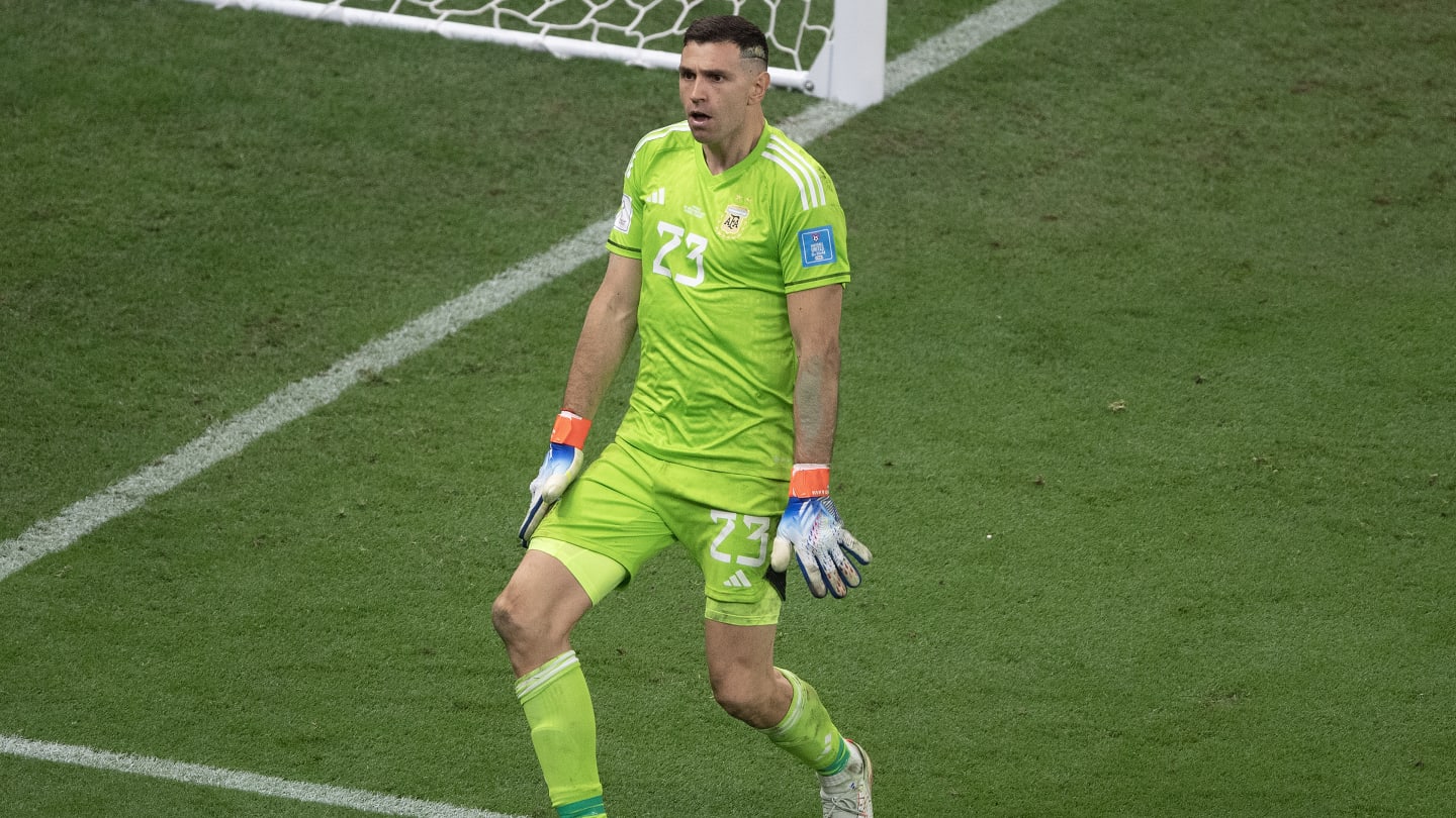 Après son comportement lors de la finale du Mondial, Emiliano Martinez va faire évoluer les règles du football