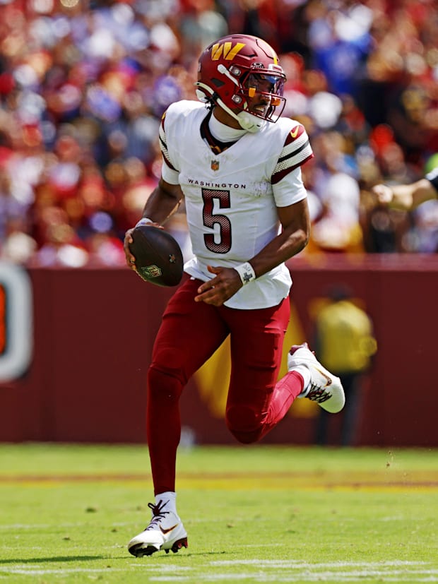 Washington Commanders quarterback Jayden Daniels (5) 