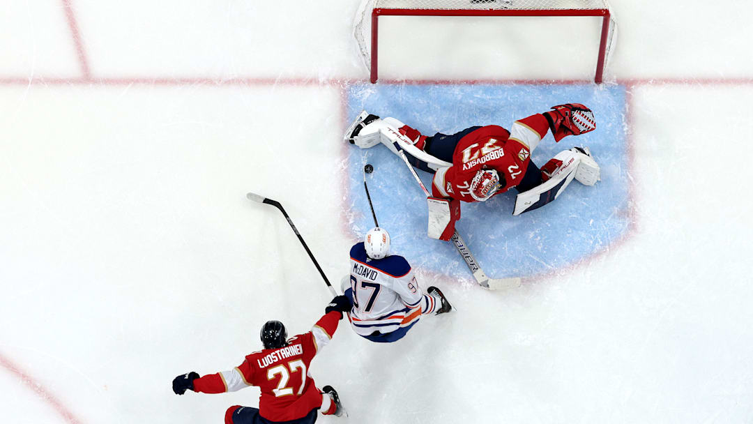 The Edmonton Oilers too advantage of the Florida Panthers' defensive miscues to even the series in Game 4.