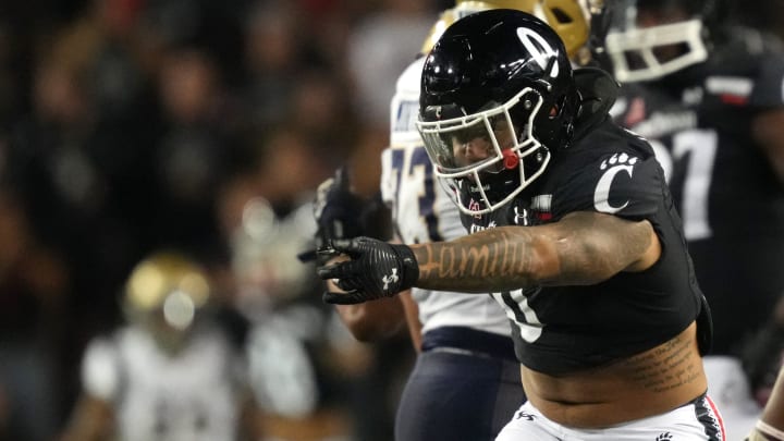 Cincinnati Bearcats linebacker Ivan Pace Jr. (0) celebrates after a sack against Navy Midshipmen quarterback Xavier Arline (not pictured) in the fourth quarter at Nippert Stadium in Cincinnati.

Ncaa Football Navy At Cincinnati