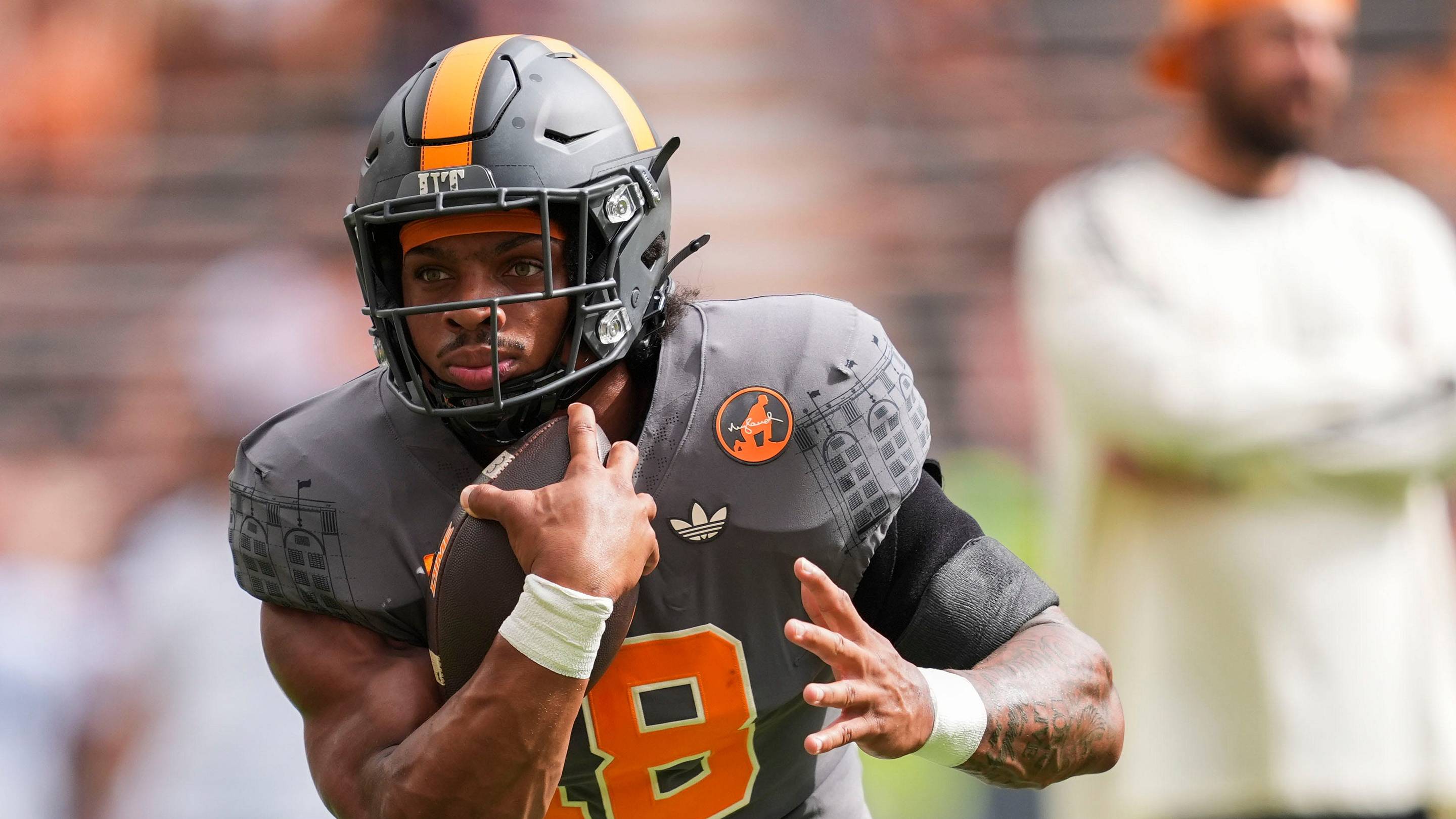 Tennessee vs. Arkansas Prediction, Odds and Key Players to Watch for College Football Week 6